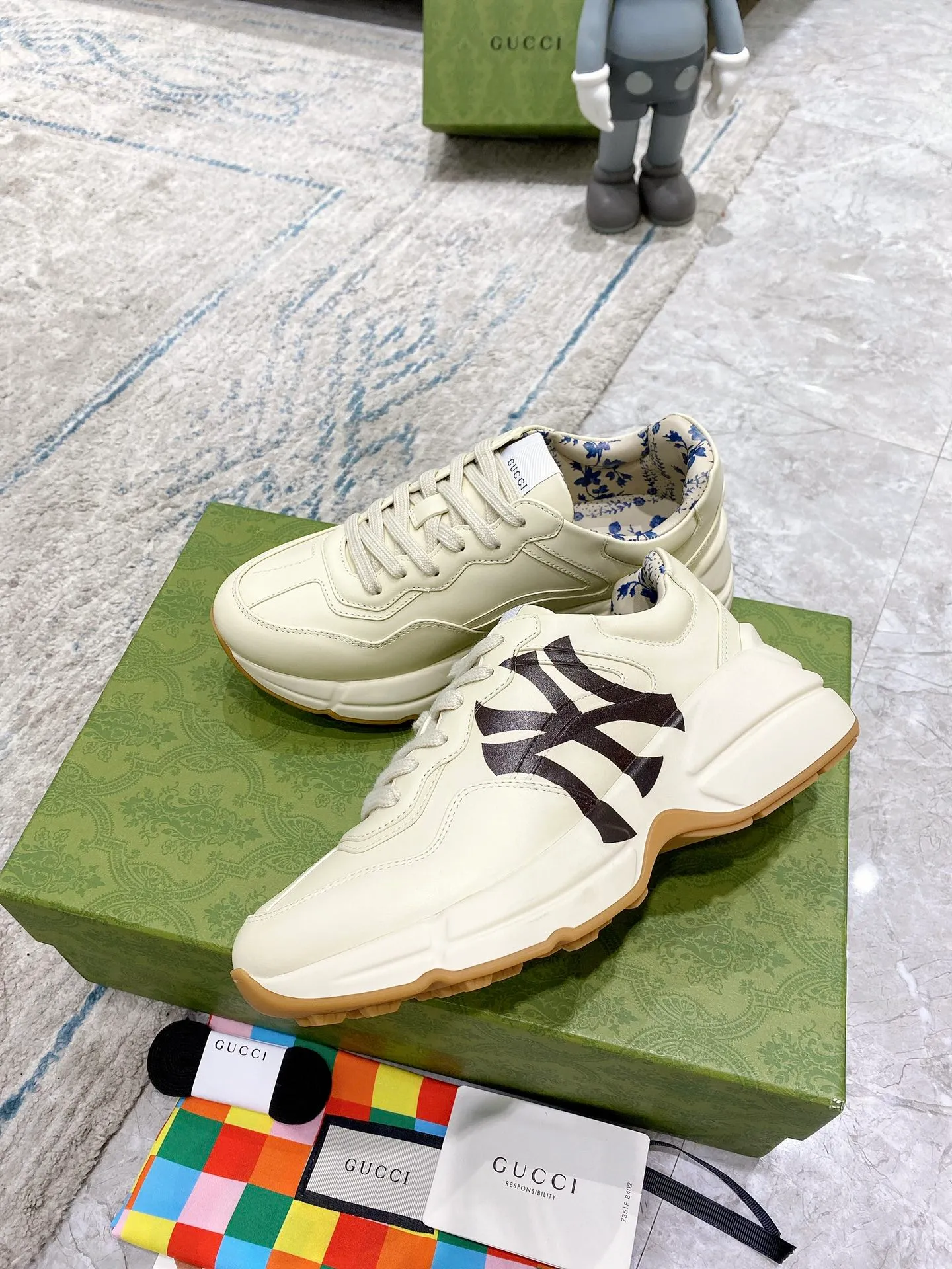 👟👟Ex-factory price P480👟👟 GUCCI Gucci dad shoes. The original disassembly took more than 3 months to develop 1:1. The version has been upgraded again, chips, packaging, imported cowhide, and all made with computerized cars. Couple 👫 style 🔜Versatile in all seasons 🔜 Fashion 🔜 Personality 🔜 Differentiation 🔵 More than 20 layouts in the whole series, welcome to inquire for pictures Outsole: the latest original developed TPU vacuum. Upper: imported cowhide🐮. Inner lining: original A-grade mixed sheepskin🐏. Foot pads: original A-grade mixed sheepskin. 💯Full set of packaging. Medium and low straps with LOGO.